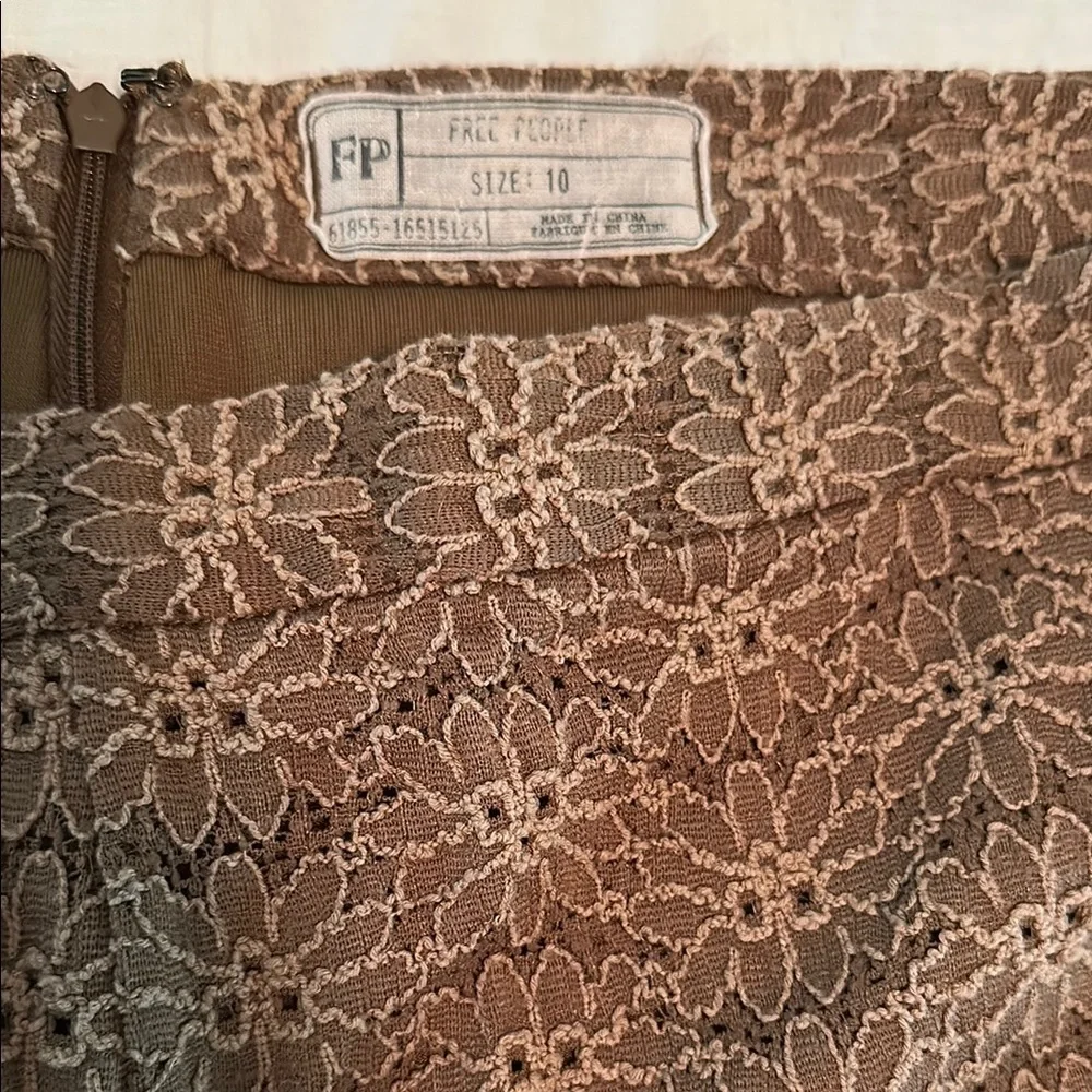 Free People High-Waist, Stretch Lace Shorts SZ 10B - Picture 2 of 6